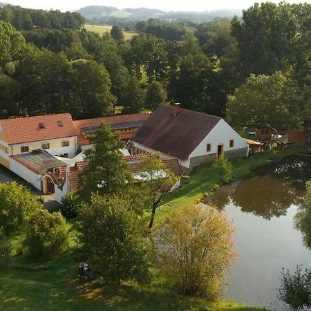 Hotel Strnadovsky Mlyn Jesenice  Esterno foto