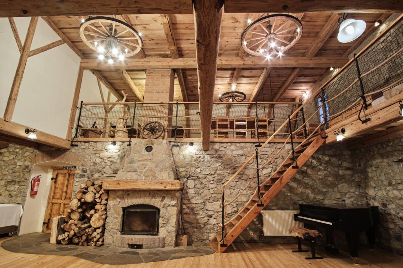Hotel Strnadovsky Mlyn Jesenice  Esterno foto