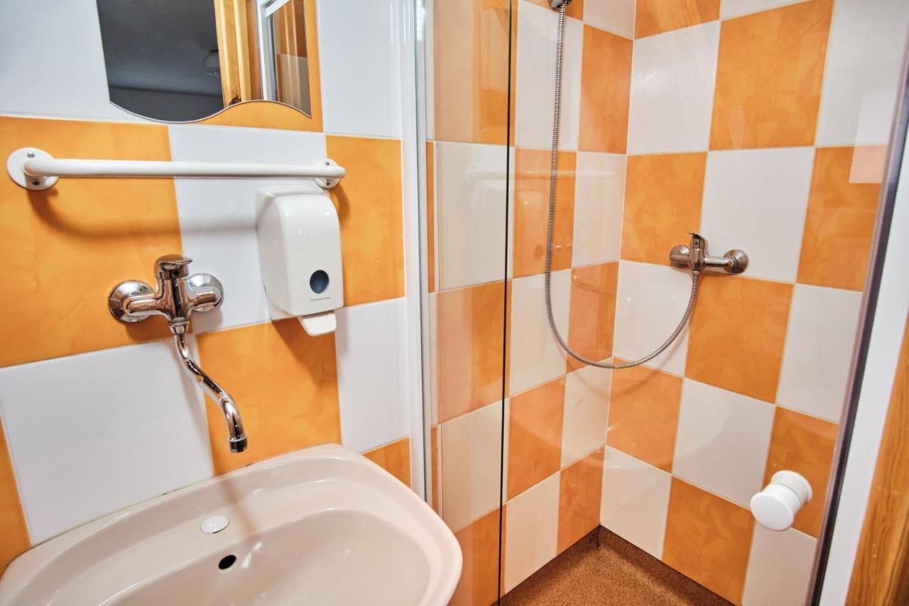 Hotel Strnadovsky Mlyn Jesenice  Esterno foto