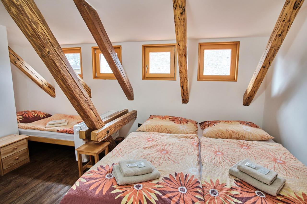 Hotel Strnadovsky Mlyn Jesenice  Esterno foto