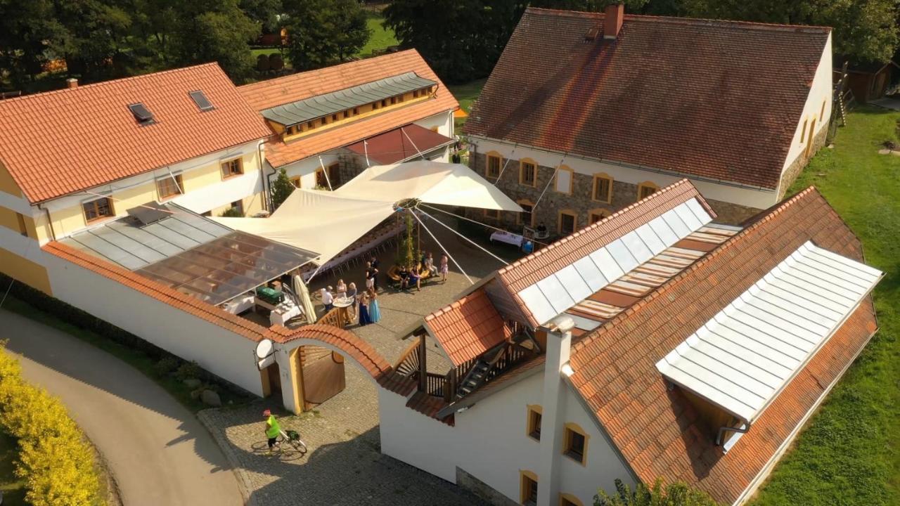 Hotel Strnadovsky Mlyn Jesenice  Esterno foto